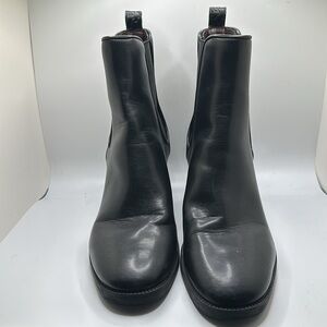 Tommy Hilfiger

Brae size 8M